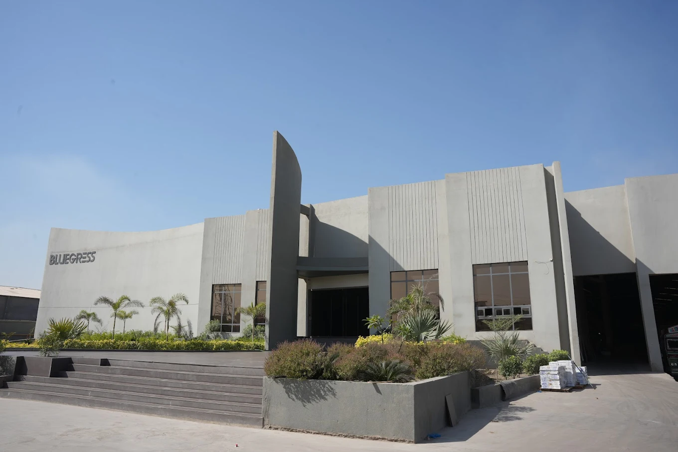Bluegress Porselano LLP factory front photo
