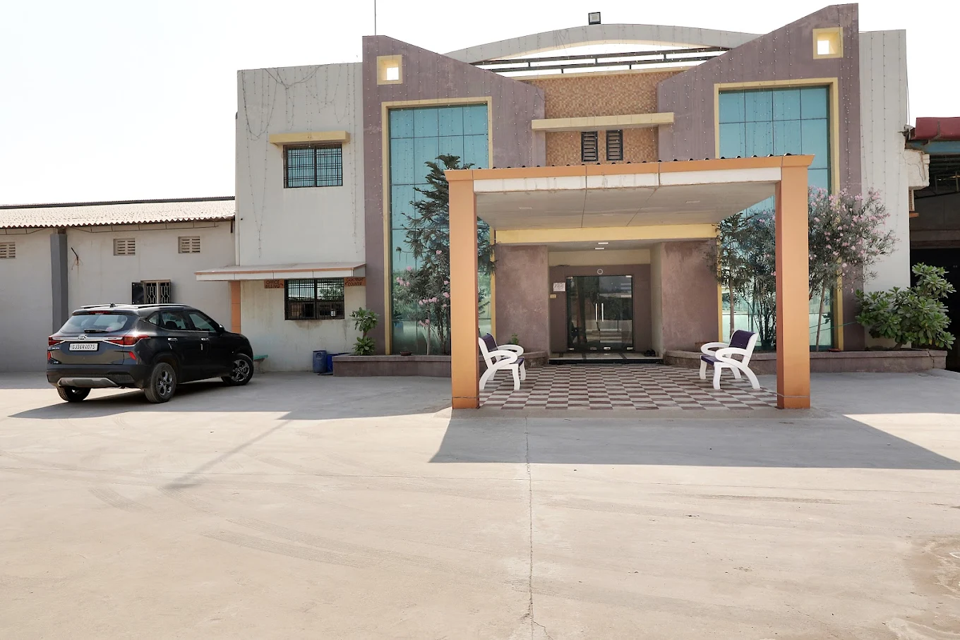 Sunglare Vitrified factory front photo