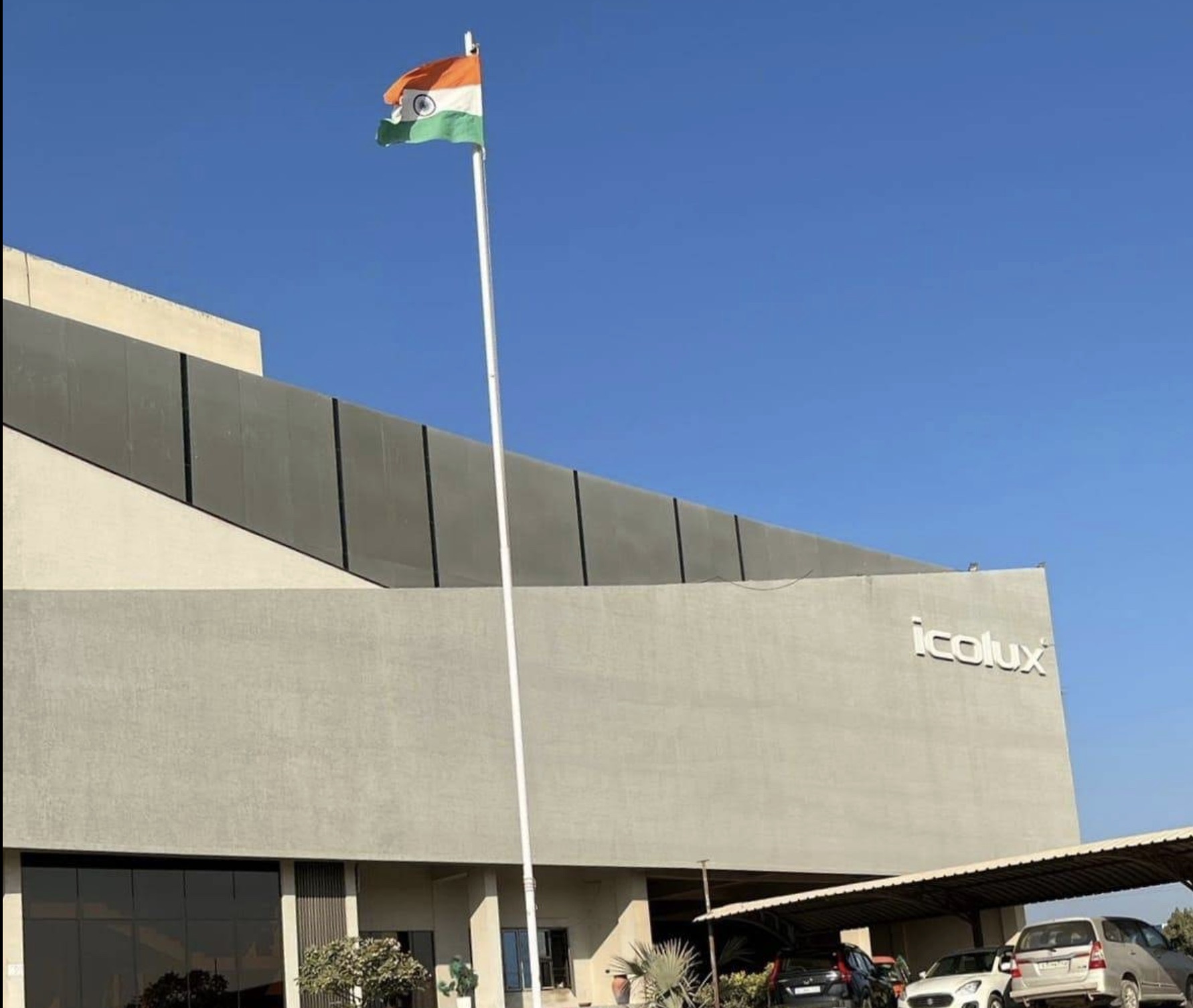 Icolux Porcelano LLP