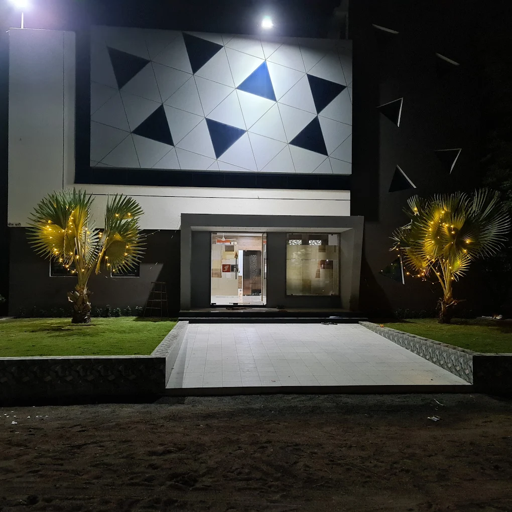 Famous ceramic lnd factory front photo